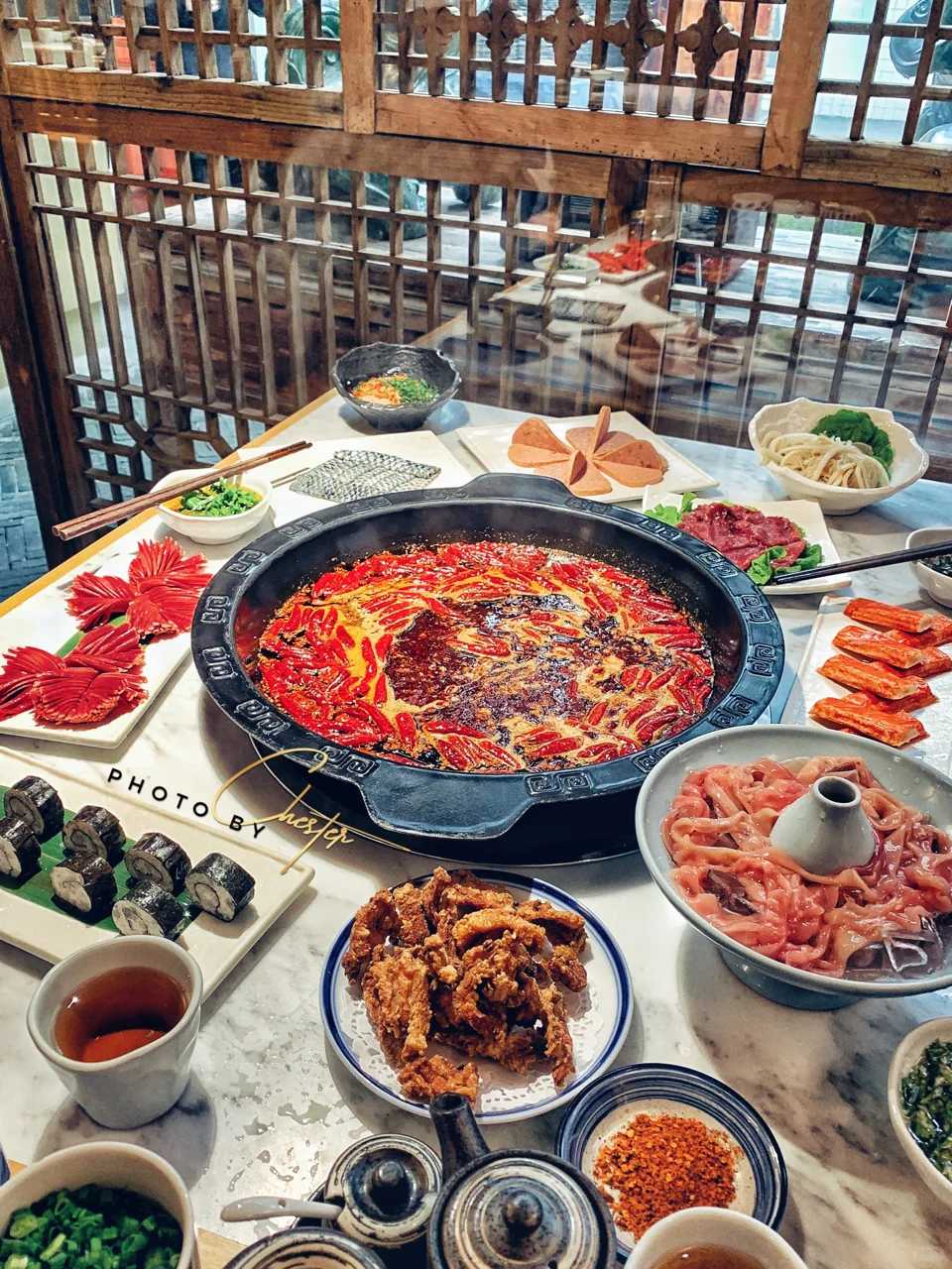 Night-Market Food Safari & Hotpot