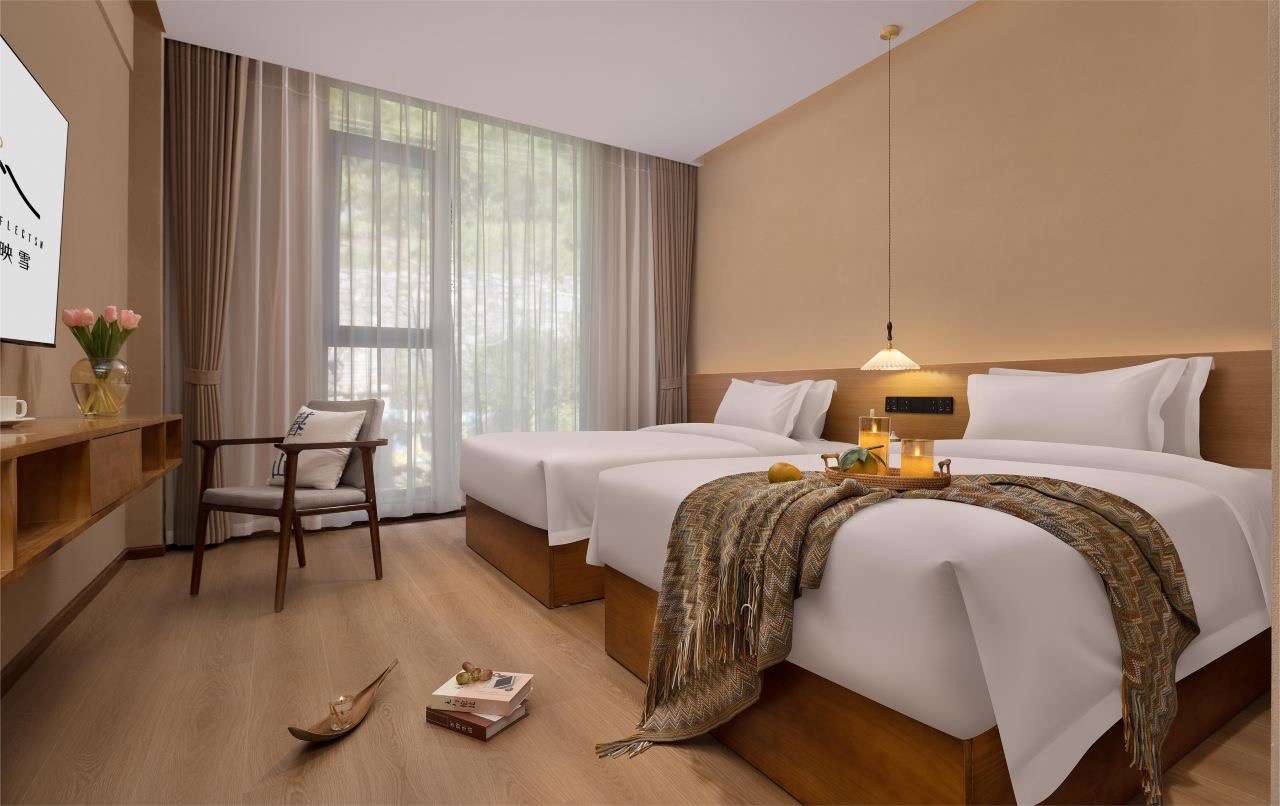 5-diamond hotel & Highland Lodges